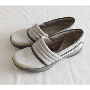 BZees Loyal Women's Slip On Comfort Shoes Size  10W US Gray Crackle Pattern